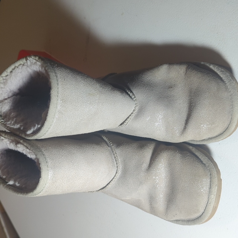 Ugg Classic II with silver metallic shine size 6